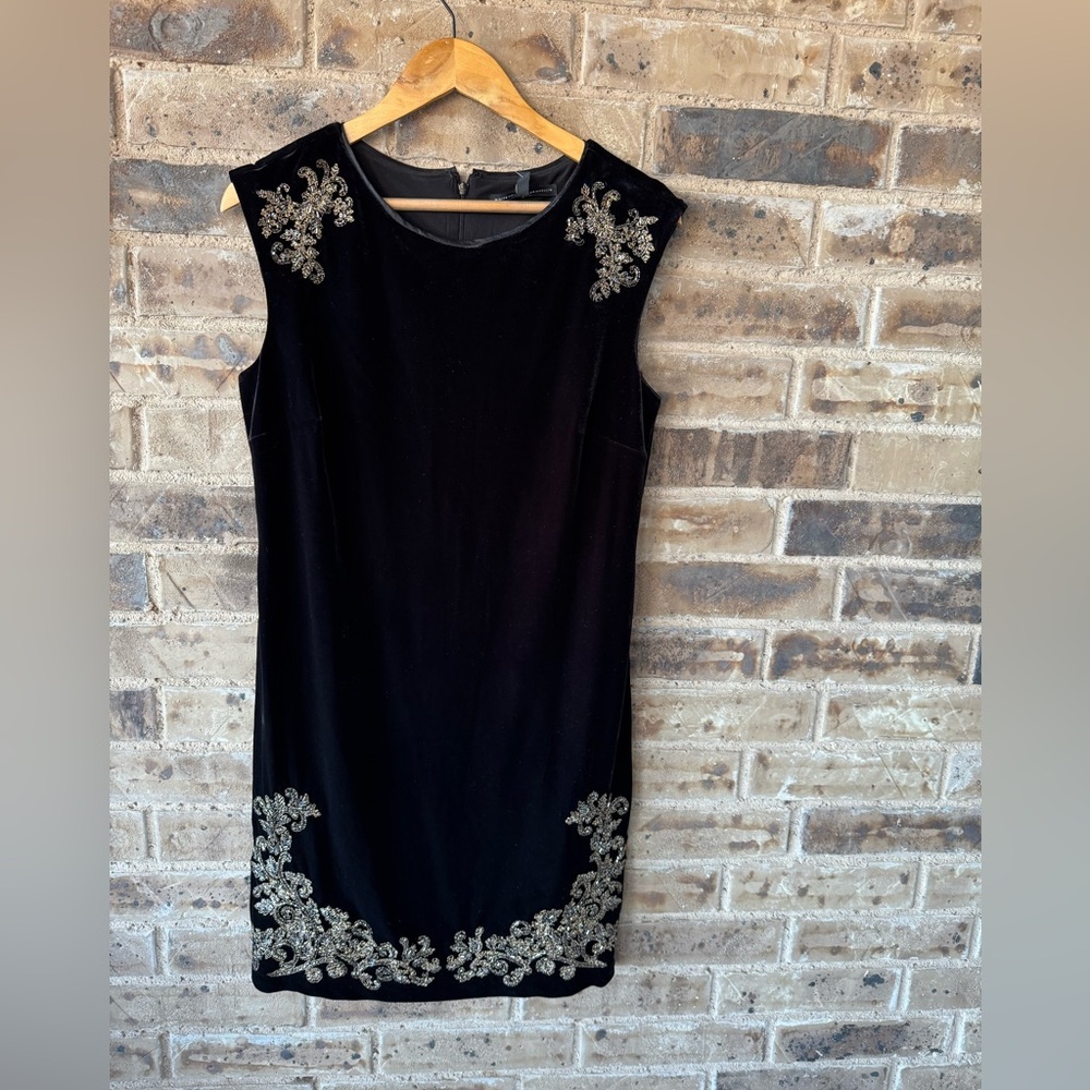 NWWhite House Black Market Embroidered Black + Gold Velvet Mini Shift Dress Sz M